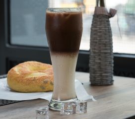 小茶老师饮品加盟全方位解析 从装修设计到原料批发